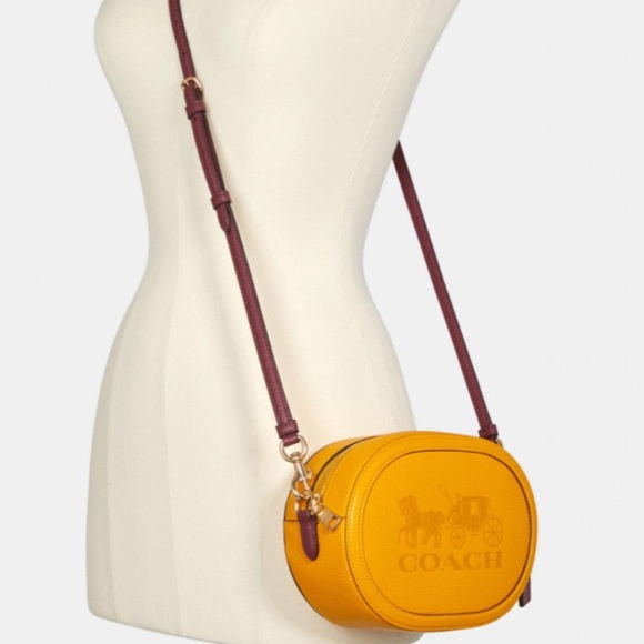 - Mustard pebble grain Coach Camera Bag. NWT - Picture 5 of 9